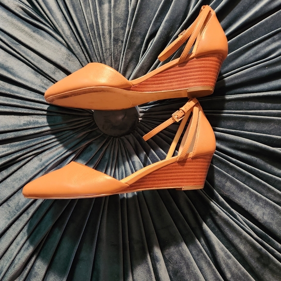 Talbots Laney D'orsay wedges. Worn for 1/2 hour - Picture 4 of 6